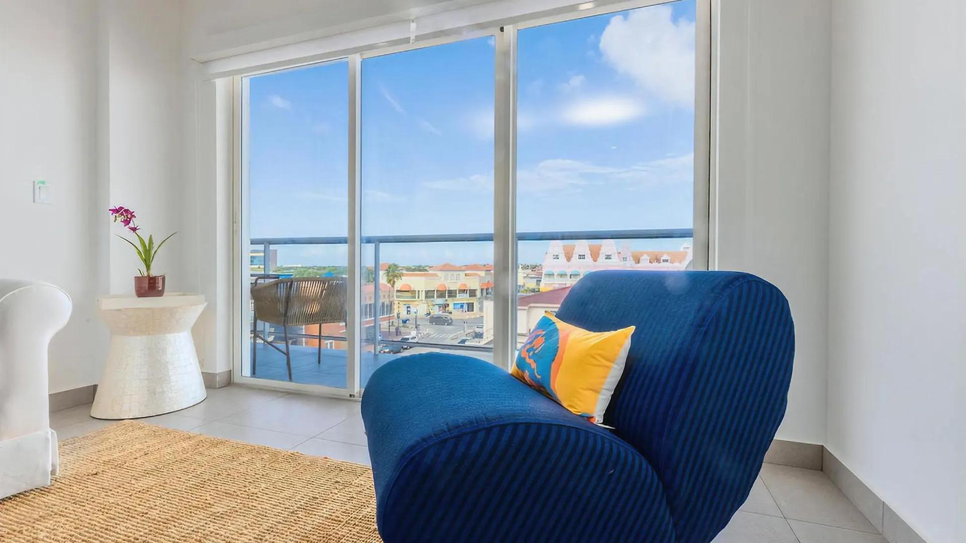 Family Condo At Downtown 오란제스타트