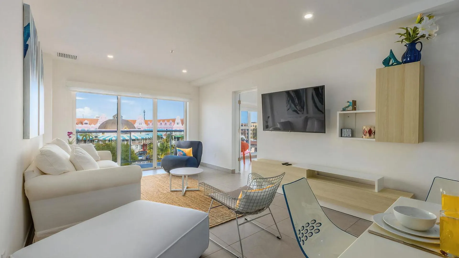 Апартаменты Family Condo At Downtown Ораньестад